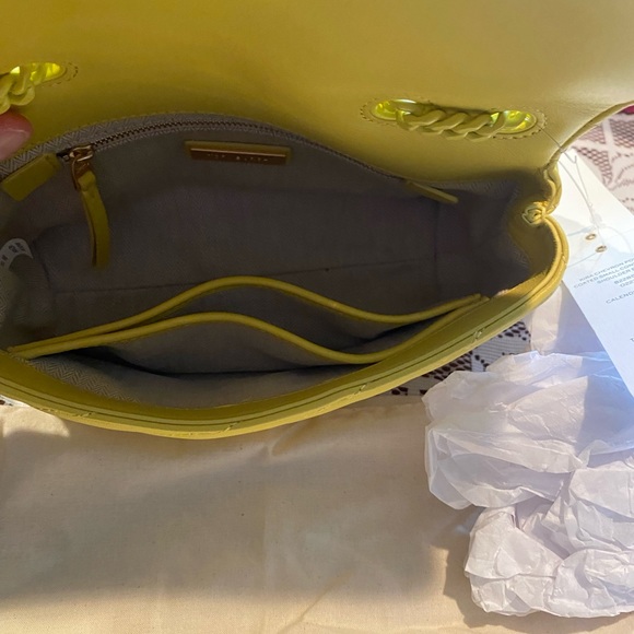 Tory Burch Kira Chevron Powder Coated small convertible shoulder Bag. - Picture 4 of 4